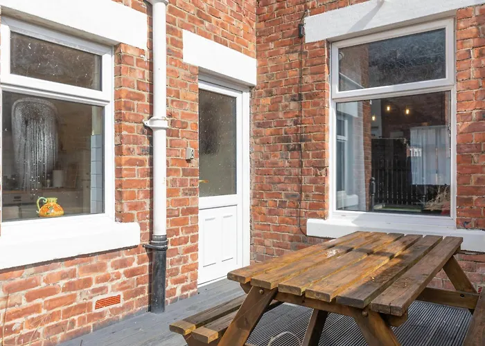 Characterful Terrace Retreat In County Durham - Sleeps 6