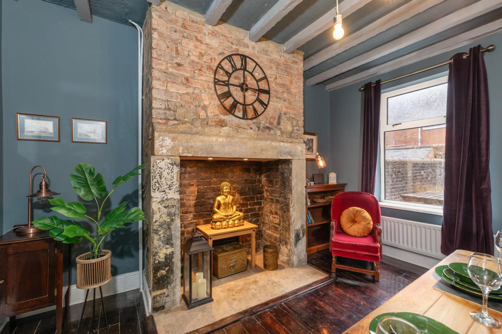 Characterful Terrace Retreat In County Durham - Sleeps 6 Apartment *