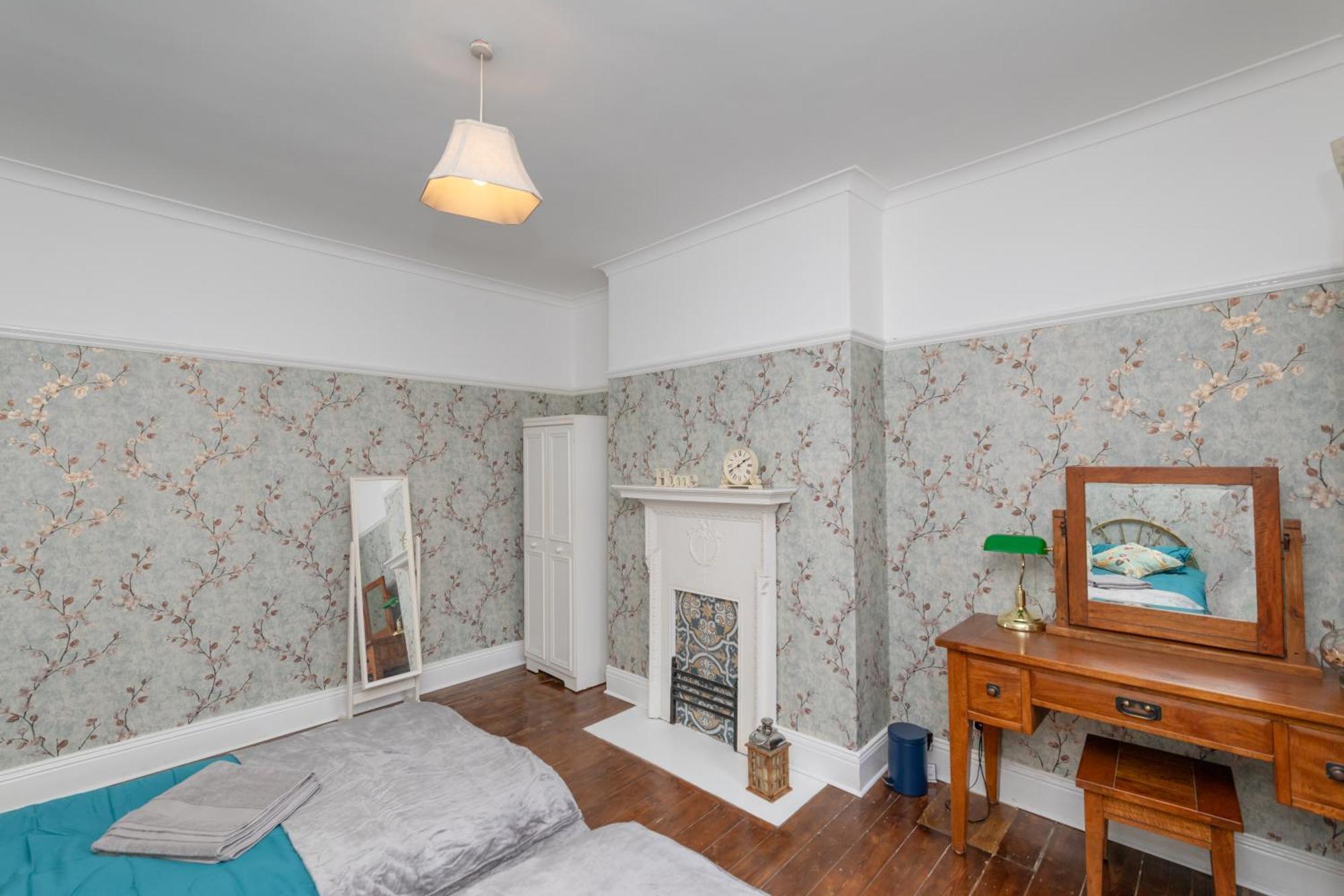 Characterful Terrace Retreat In County Durham - Sleeps 6 Apartment *
