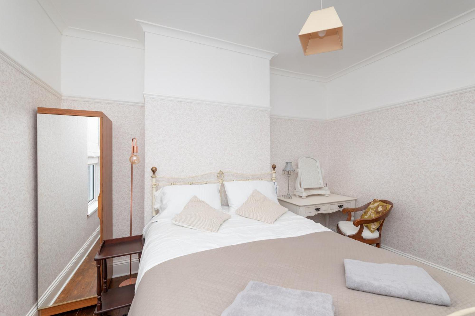 Characterful Terrace Retreat In County Durham - Sleeps 6